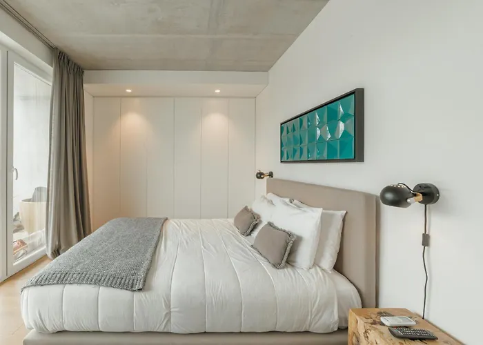 アパート & Sun By Vacationy *